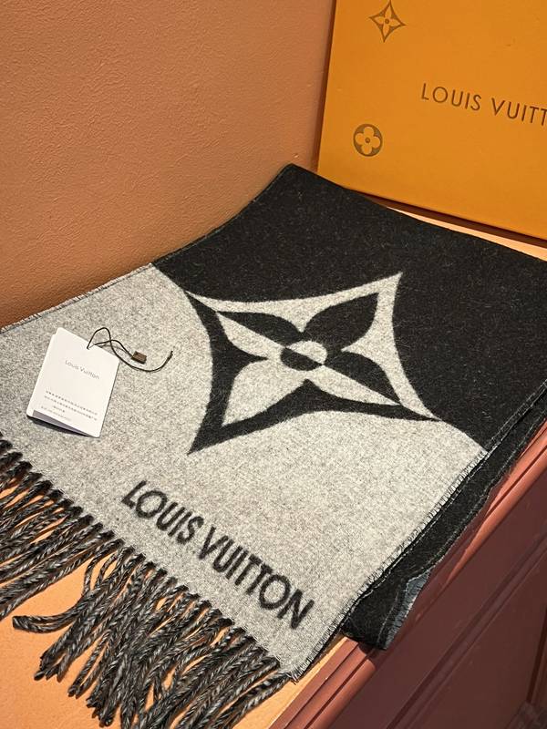 Louis Vuitton Scarf LVC00492